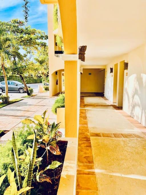 Punta Me Apartment Beach Front In The Hotel & Waterpark แคนคูน ภายนอก รูปภาพ