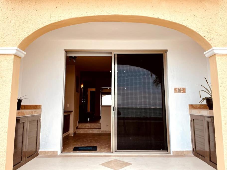 Punta Me Apartment Beach Front In The Hotel & Waterpark แคนคูน ภายนอก รูปภาพ