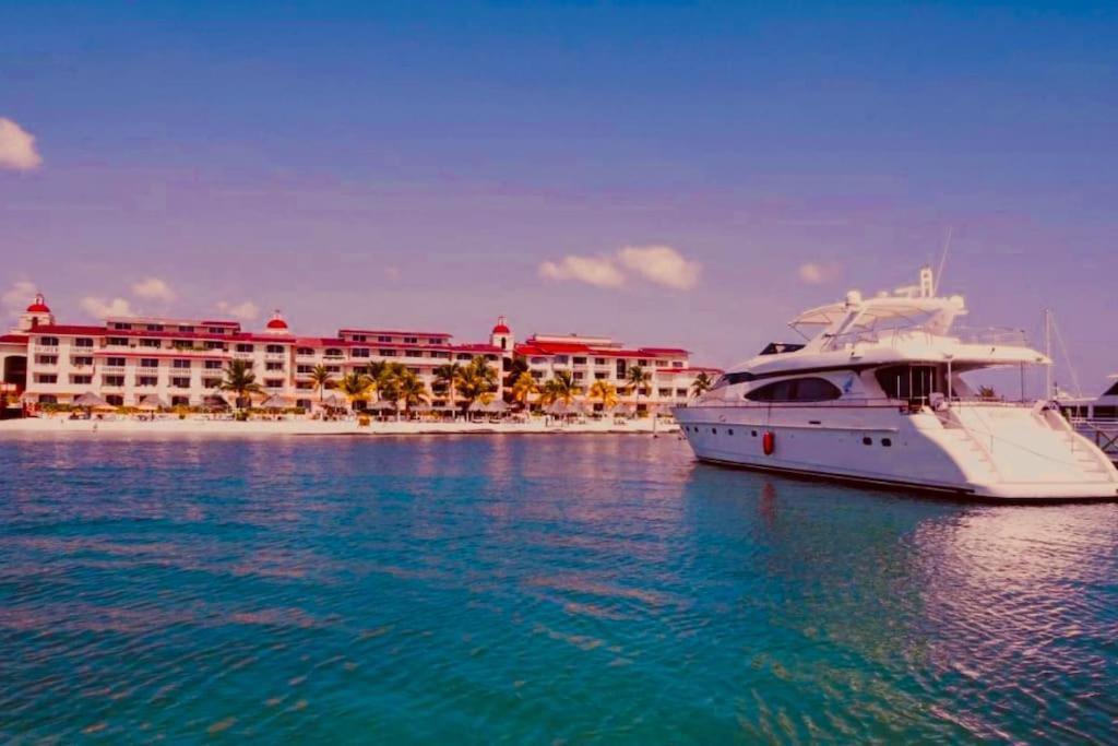 Punta Me Apartment Beach Front In The Hotel & Waterpark แคนคูน ภายนอก รูปภาพ