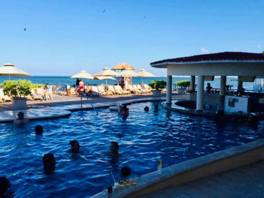 Punta Me Apartment Beach Front In The Hotel & Waterpark แคนคูน ภายนอก รูปภาพ