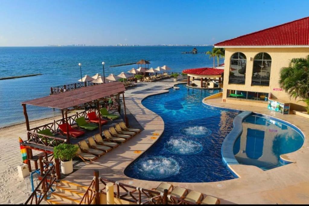 Punta Me Apartment Beach Front In The Hotel & Waterpark แคนคูน ภายนอก รูปภาพ